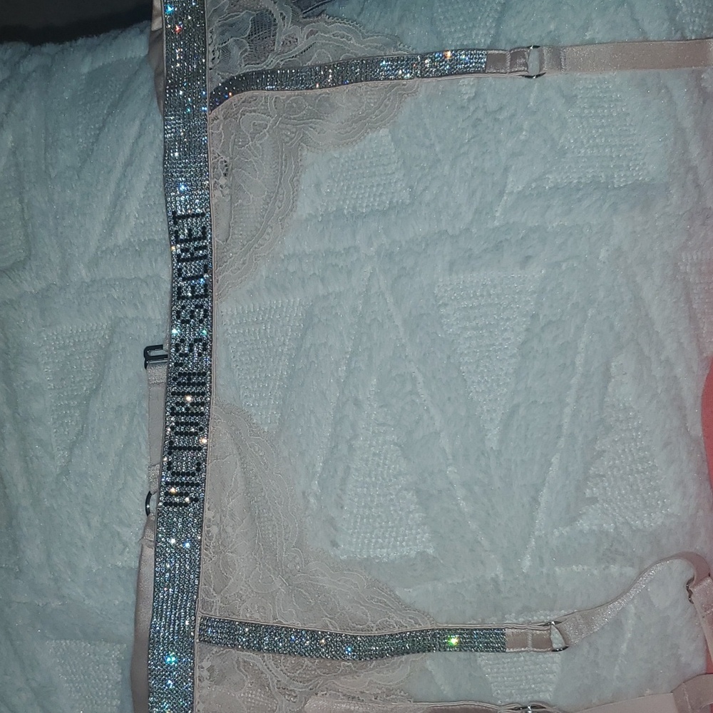 VICTORIA’S SECRET Strap Lace Garter Belt